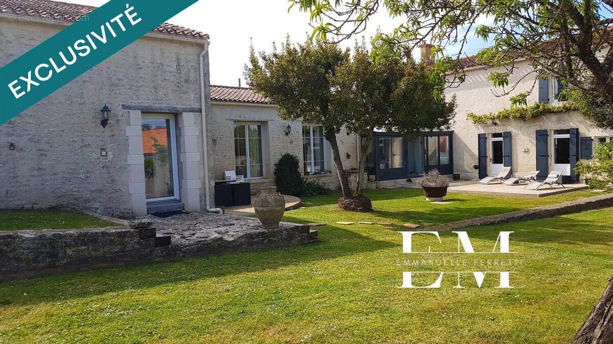 Photo 1 - Maison à MOUTIERS-LES-MAUXFAITS