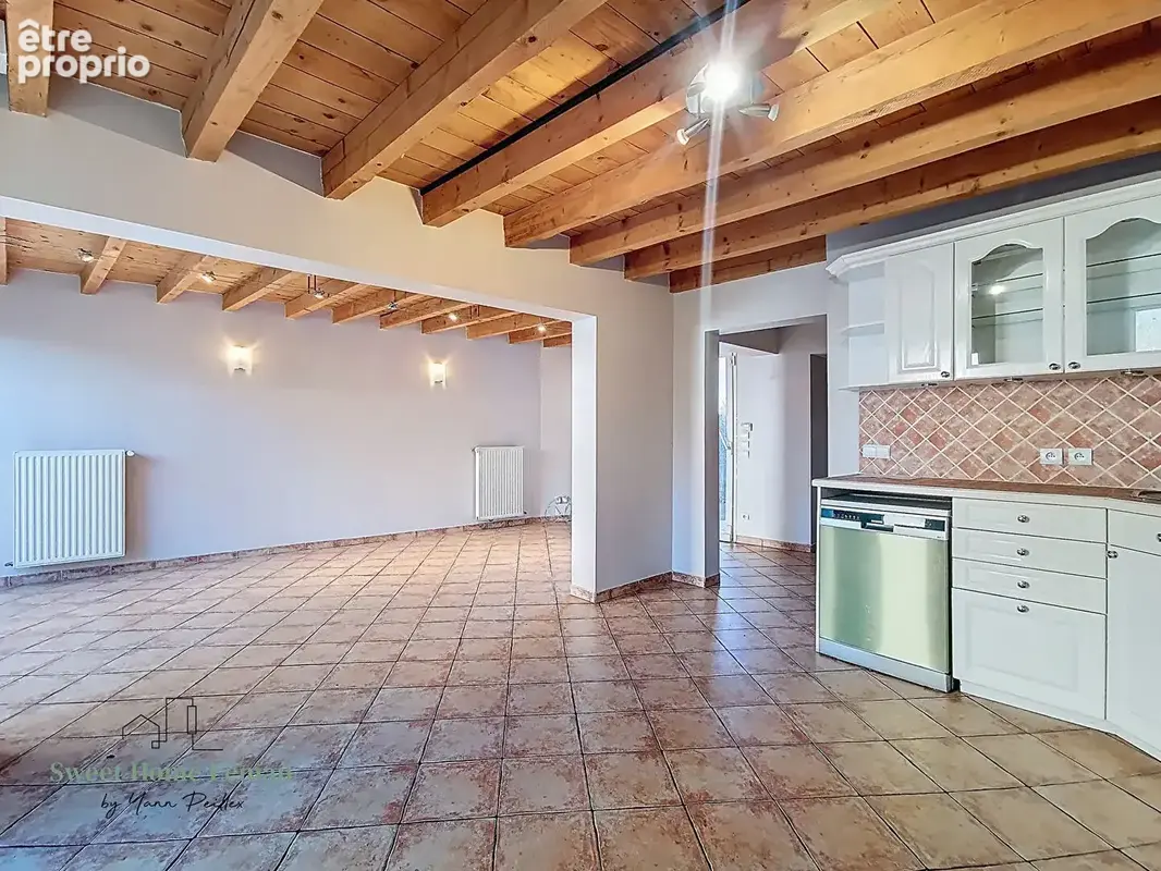 VEIGY - Maison de village de 5 chambres - photo 4