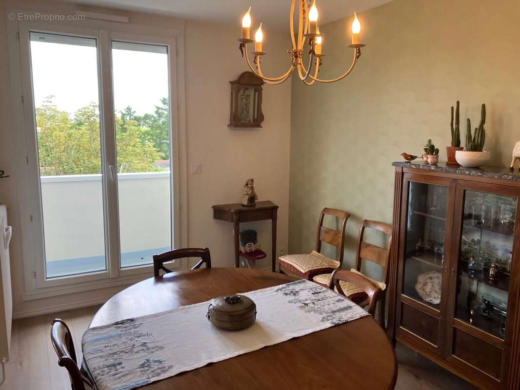 Appartement à SAINT-CYR-SUR-LOIRE