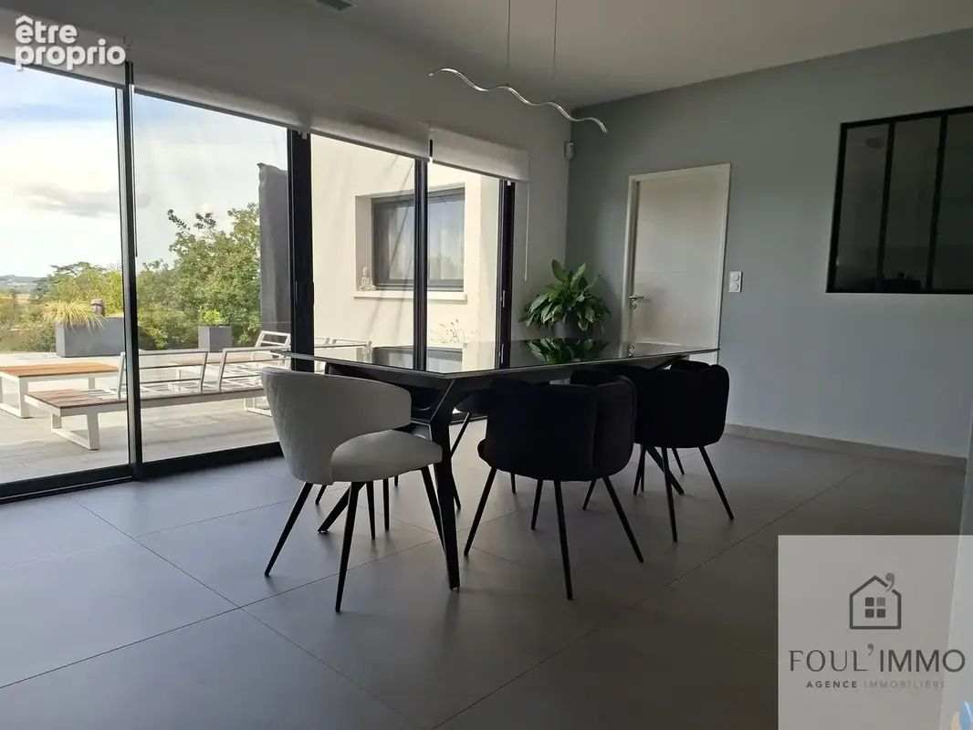 AGEN : Villa 195 m2 contemporaine avec vue dominante, piscine, espaces extérieurs aménagés - photo 6