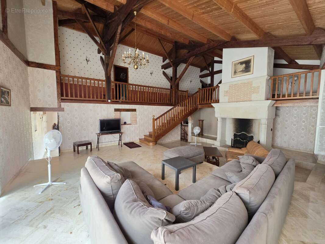 Propriété en pierre avec maison d'amis, piscine, dépendance et 1 hectare de terrain proche de Montaigu-de-Quercy (Tarn-et-Garonn - photo 3