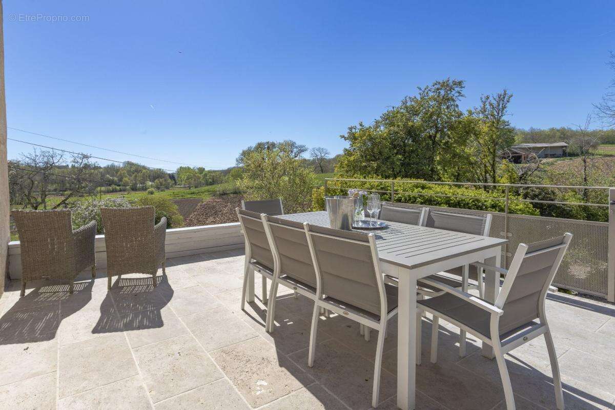 Maison à CAHUZAC-SUR-VERE