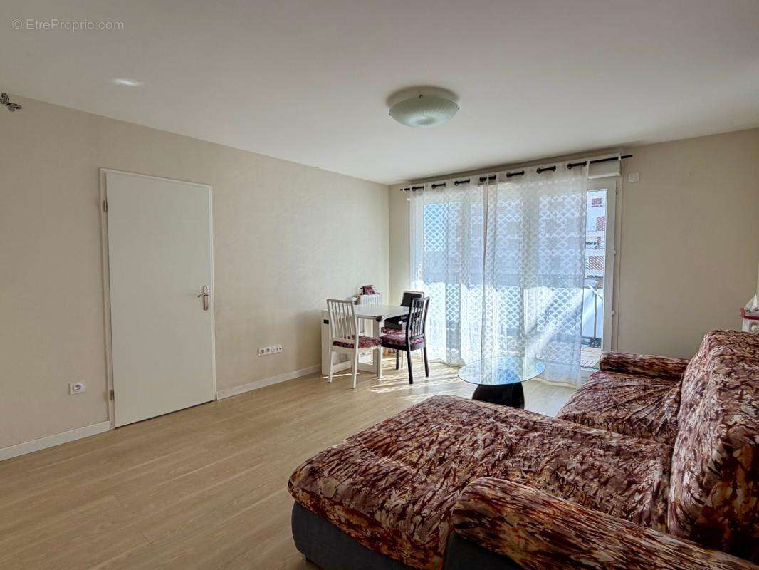 Magnifique 3 pièces traversant de 71 m² avec balcon, loggia et cave - photo 6