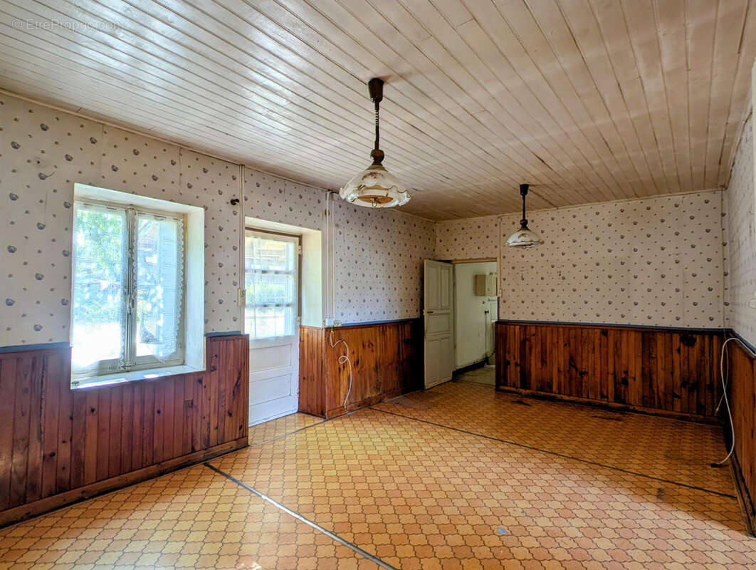 Maison de village à rénover avec grand terrain - photo 5
