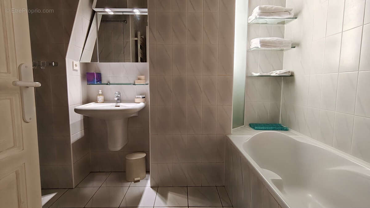 Appartement à PARIS-1E