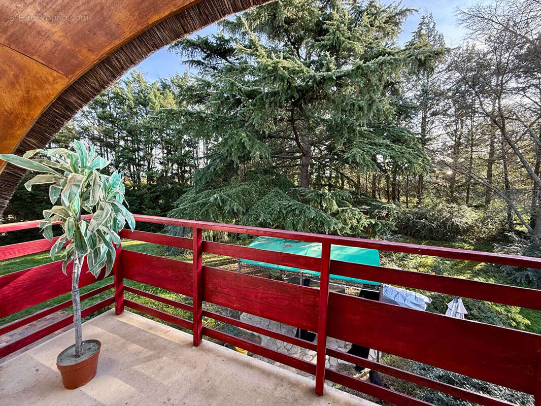 Maison à COMMELLE-VERNAY