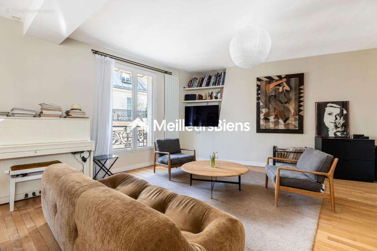 Appartement à PARIS-1E