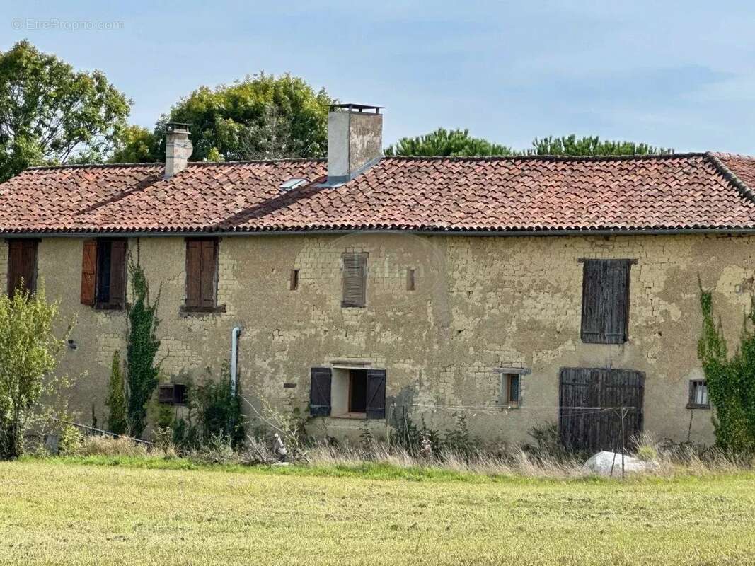 Maison à MONLEON-MAGNOAC