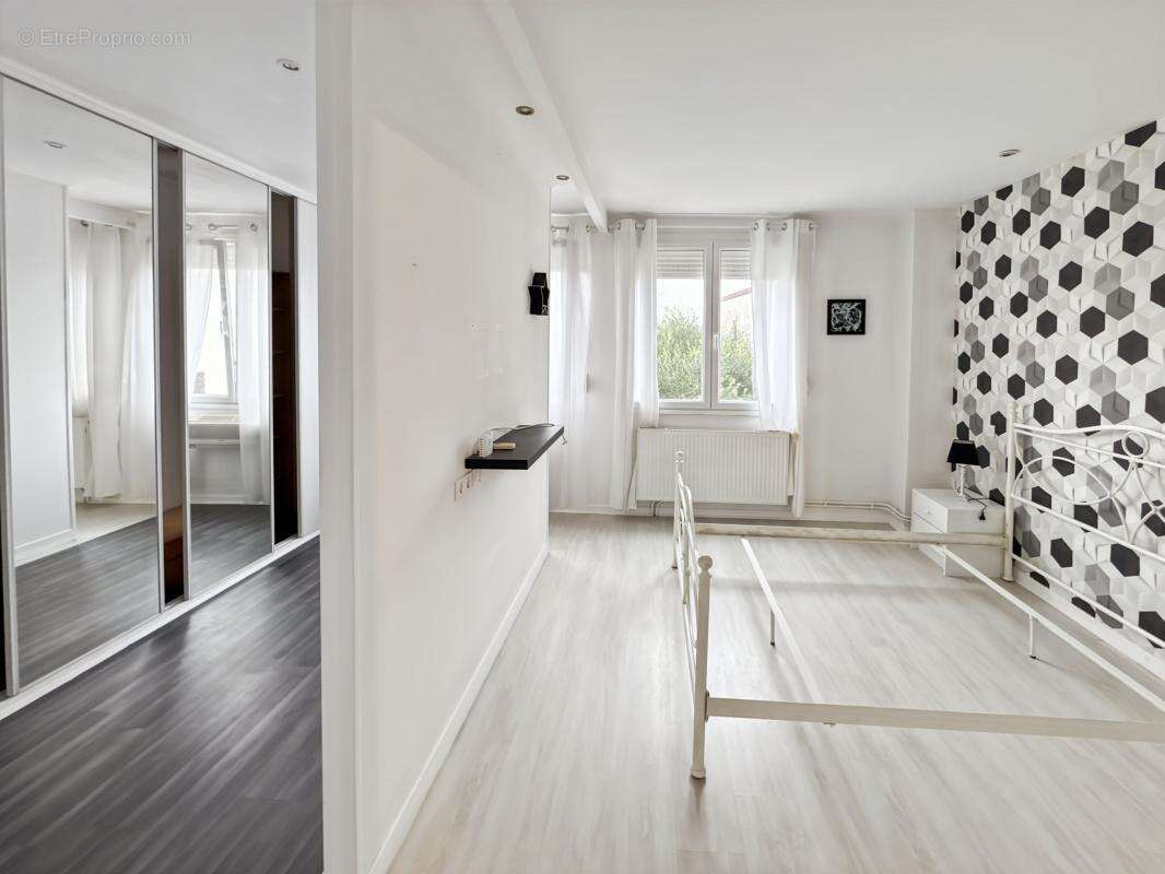 Maison façon loft/ volumes /garage/terrasse/jardin/3 suites parentales ! - photo 8