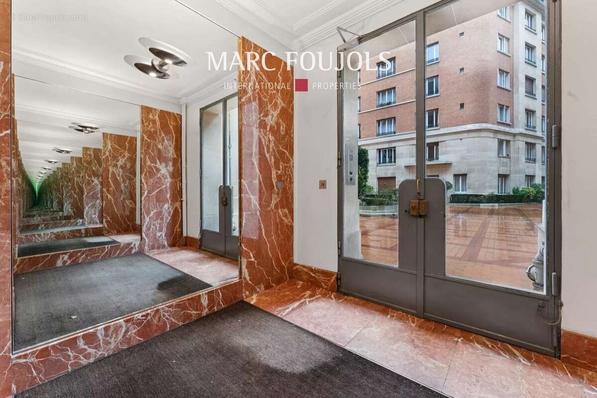 Appartement à PARIS-16E