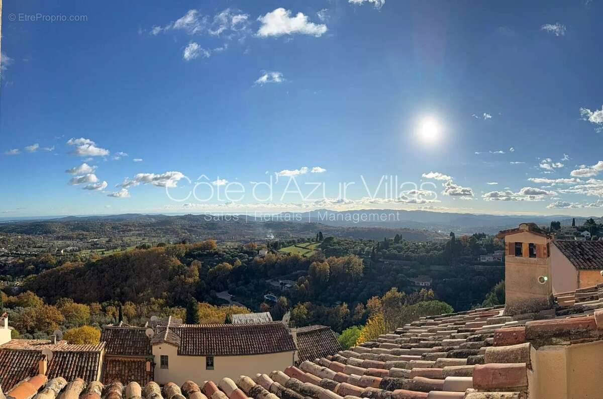 Maison à CHATEAUNEUF-GRASSE