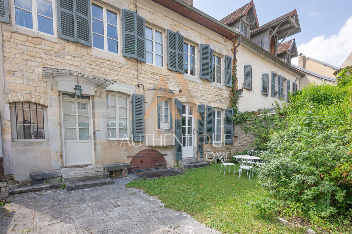 Maison à MOUTHIER-HAUTE-PIERRE