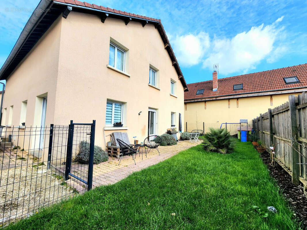 Maison à SAINT-PARRES-AUX-TERTRES