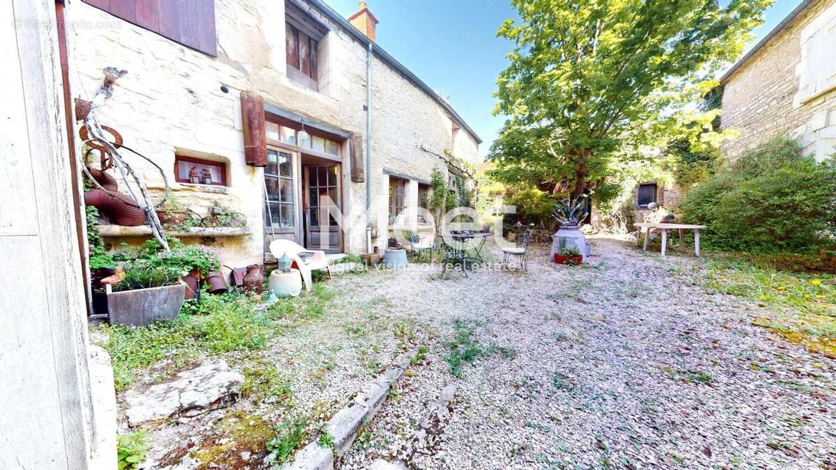 Maison à EPINEUIL