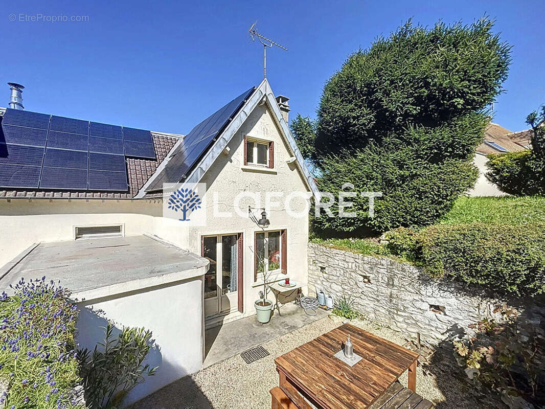 Maison à THIVERVAL-GRIGNON