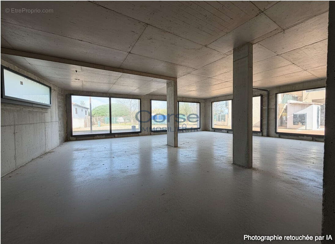 Commerce 56 m² à Pietrosella  - photo 2