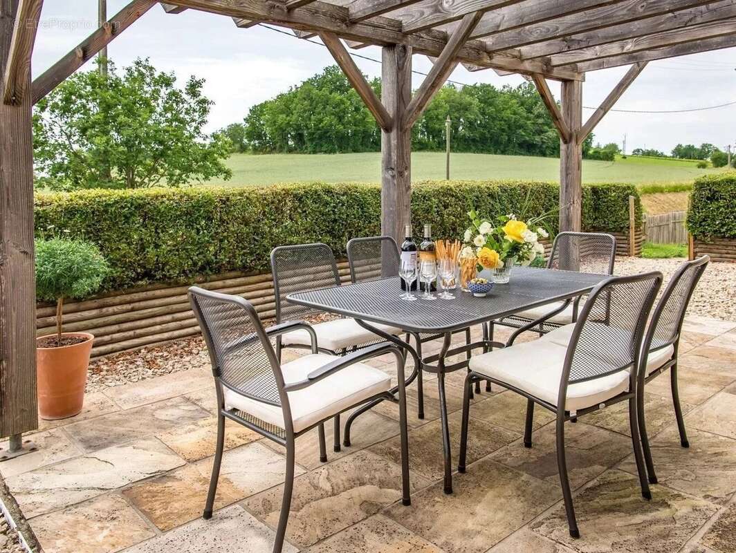 Maison à CAHUZAC-SUR-VERE