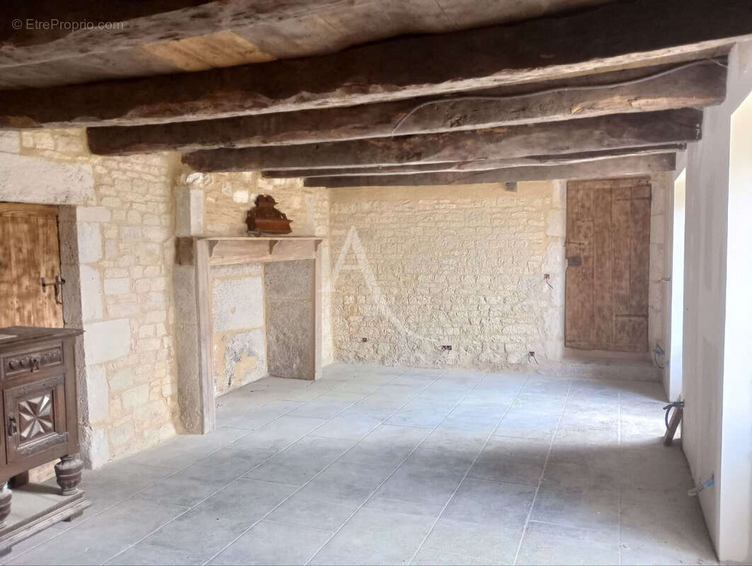 Maison à PUYLAROQUE