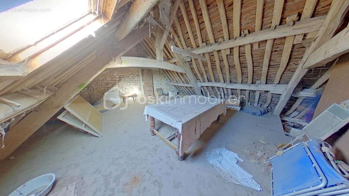 Maison Ancienne à rénover avec une grange et une cour 178 m² de terrain - photo 15