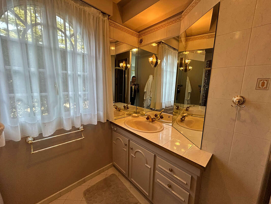 Maison à L'HAY-LES-ROSES