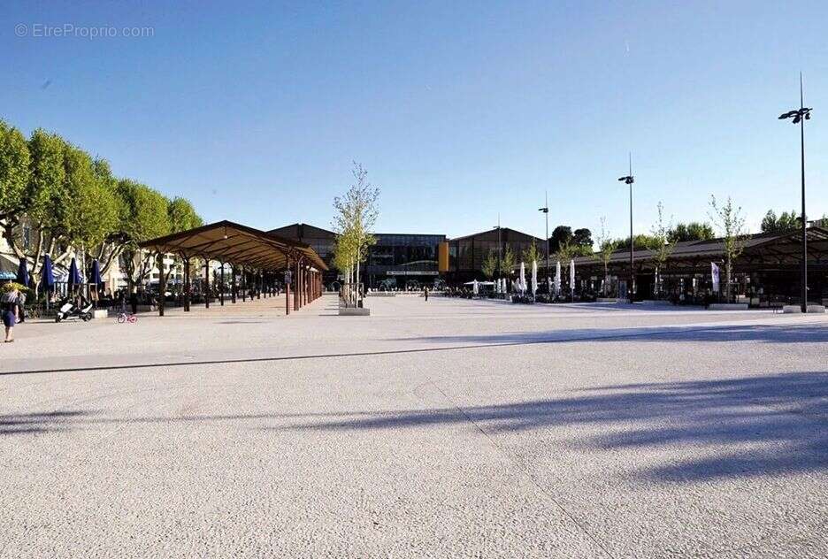 Autre à SALON-DE-PROVENCE