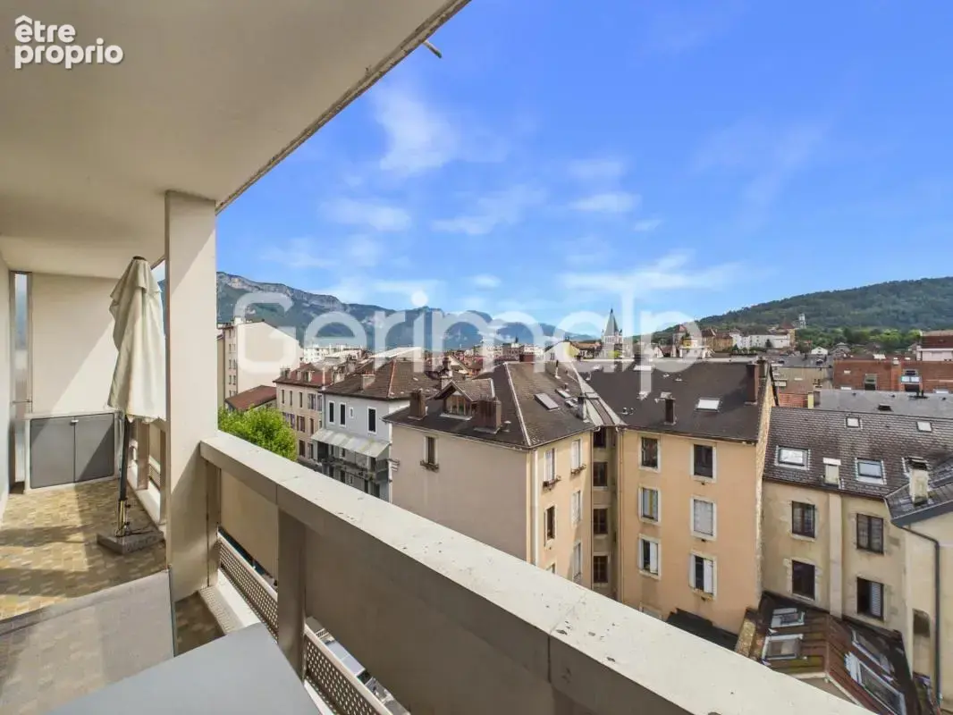 Vente - Appartement - 5 pièces + cuisine - 104,13 m² - 790 - photo 2
