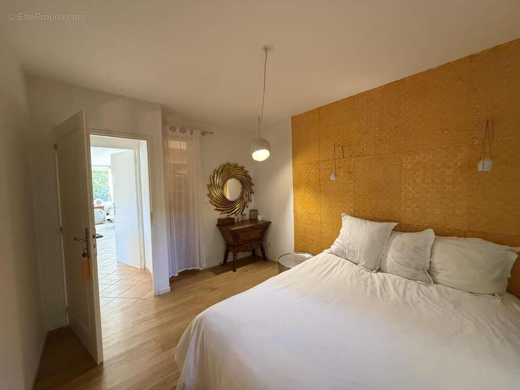 Maison à SAINT-LAURENT-DU-PAPE