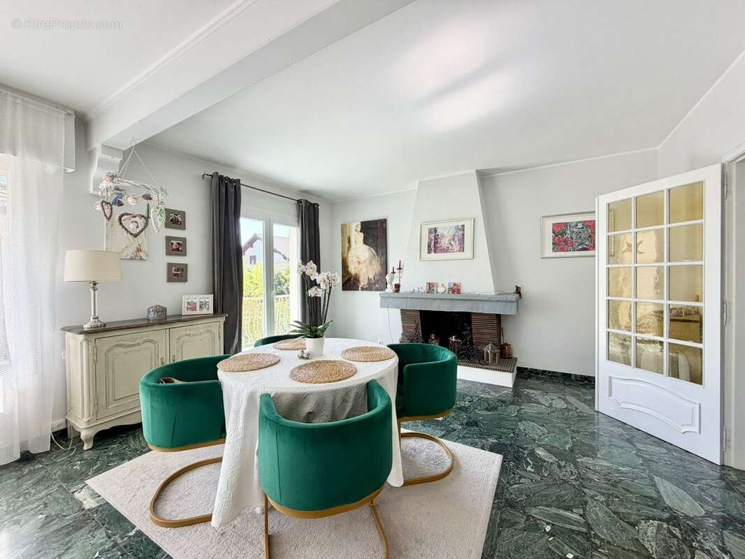 Maison 200 m² à Argonay  - photo 6