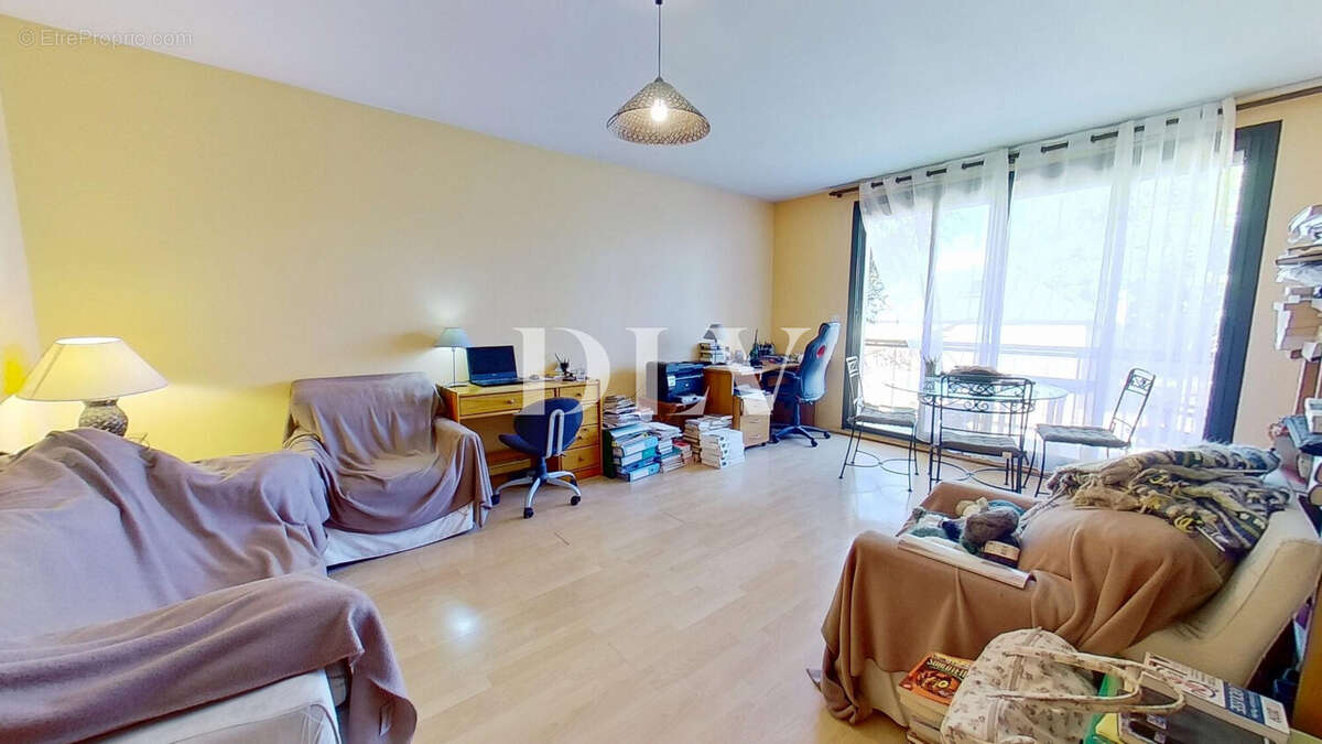 Appartement à SAINT-MAUR-DES-FOSSES