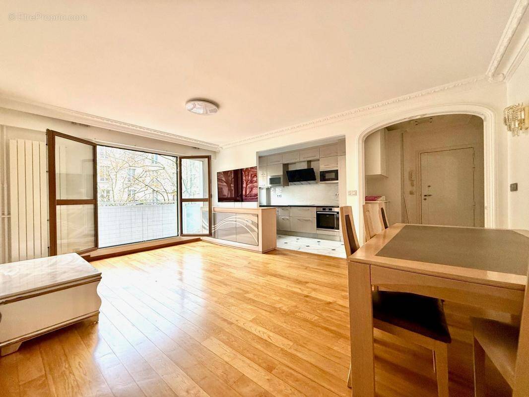 Appartement à PARIS-11E