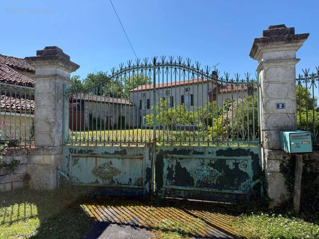 Maison à RUFFEC