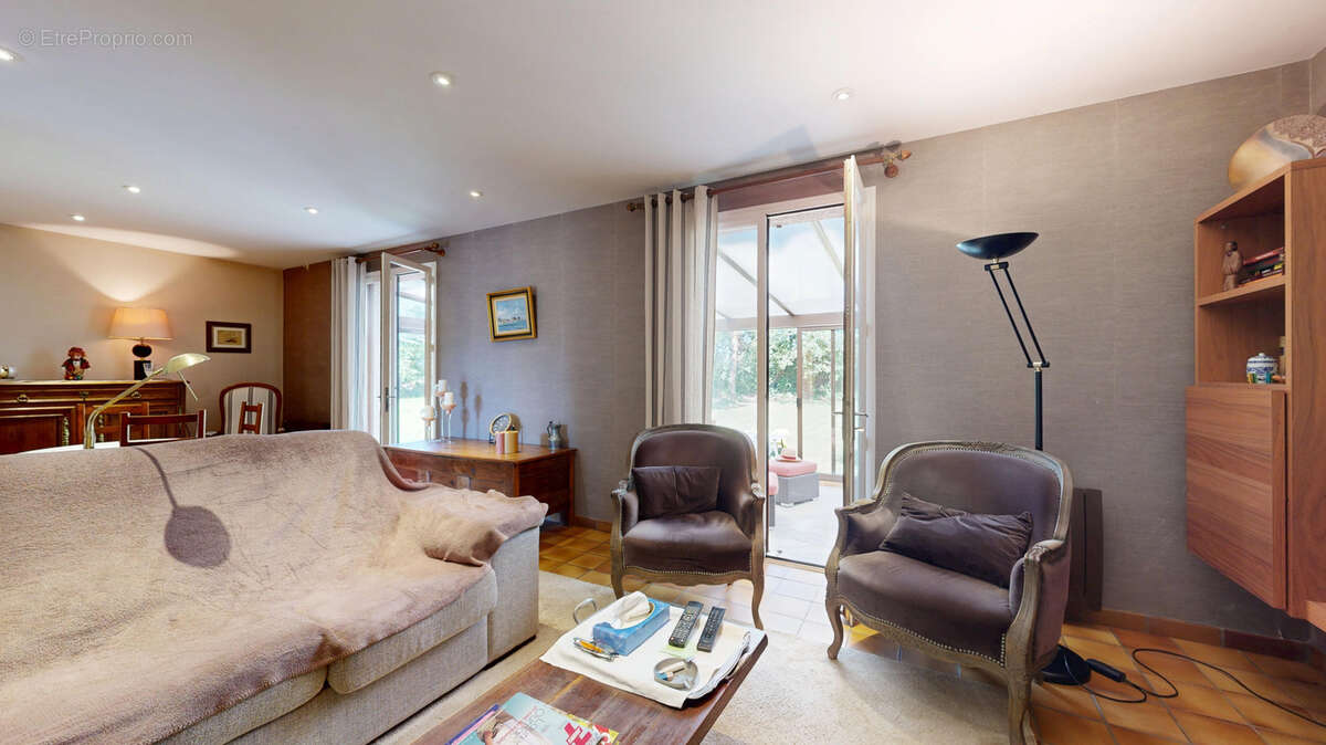 Maison familiale avec vie de plain-pied   192 m2   4 chambres   Terrain de 2 852 m2 - photo 4