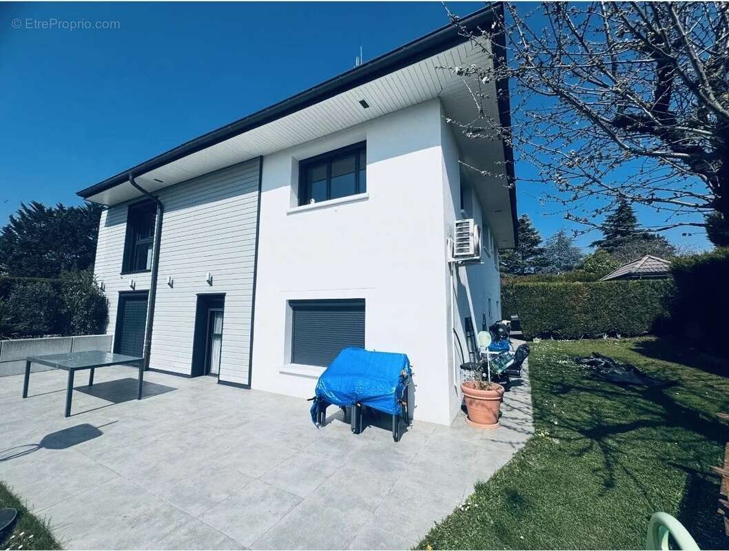 Maison à VETRAZ-MONTHOUX