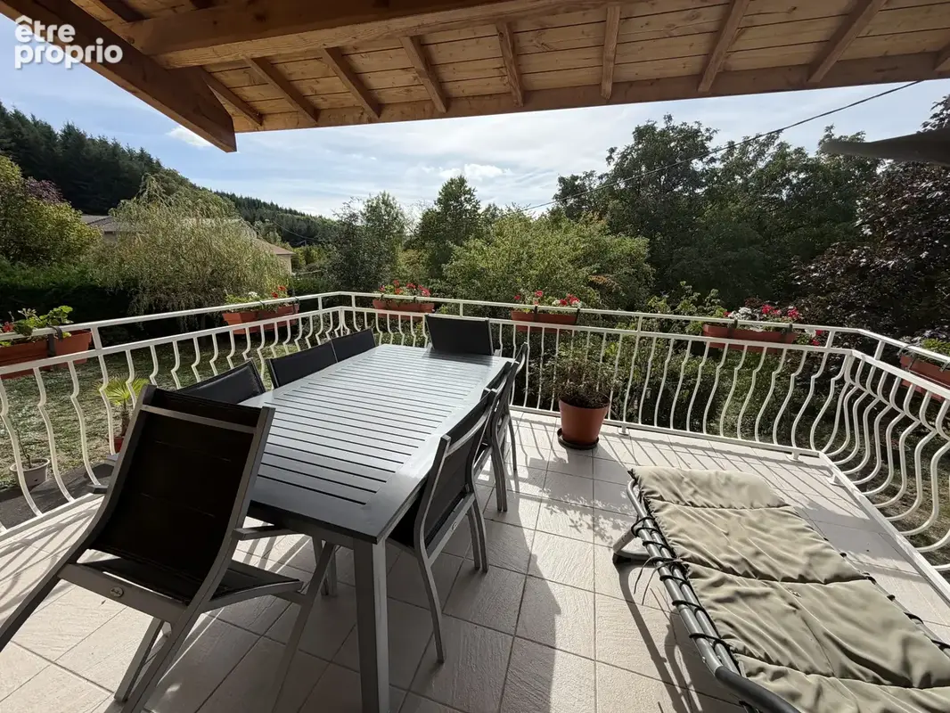 Maison rénovée avec un hectare de terrain - photo 3