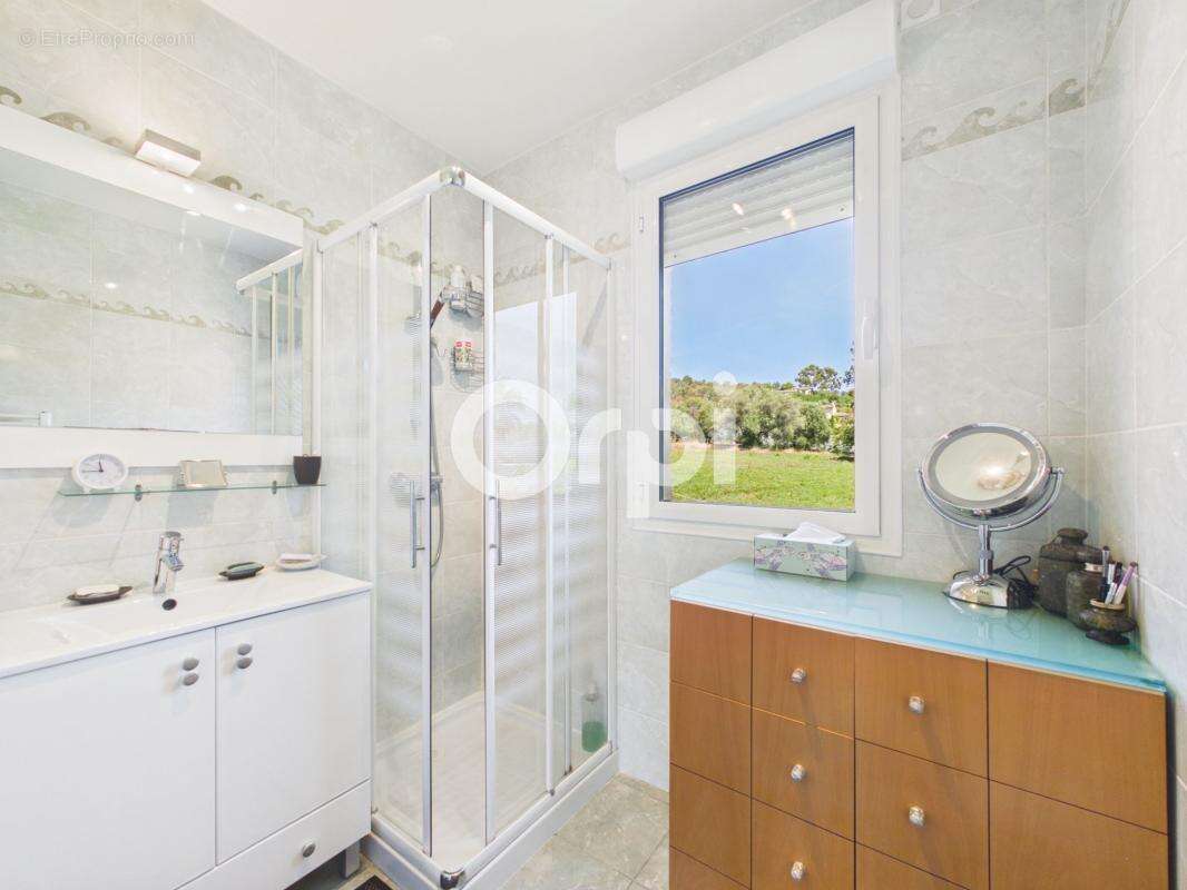 Appartement à MANDELIEU-LA-NAPOULE