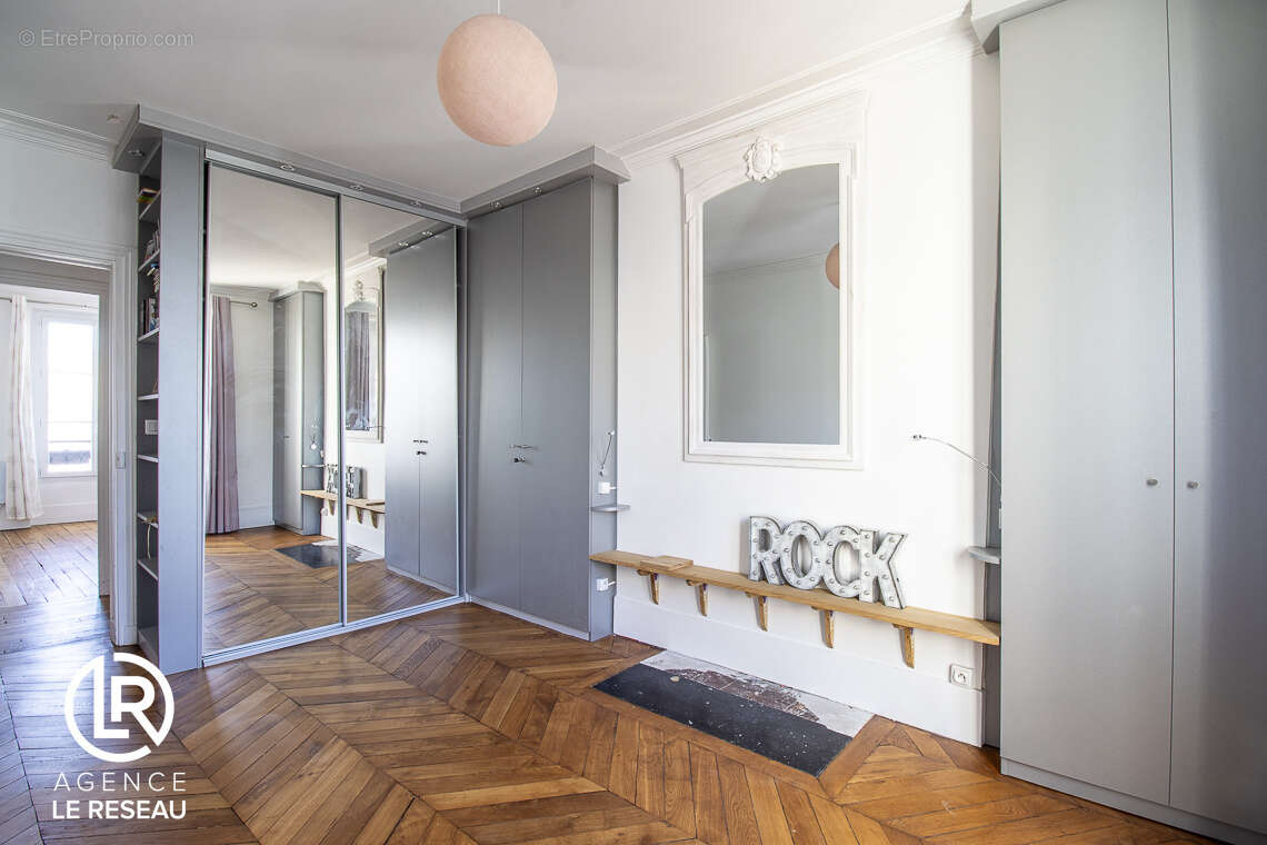 Appartement à NEUILLY-SUR-SEINE