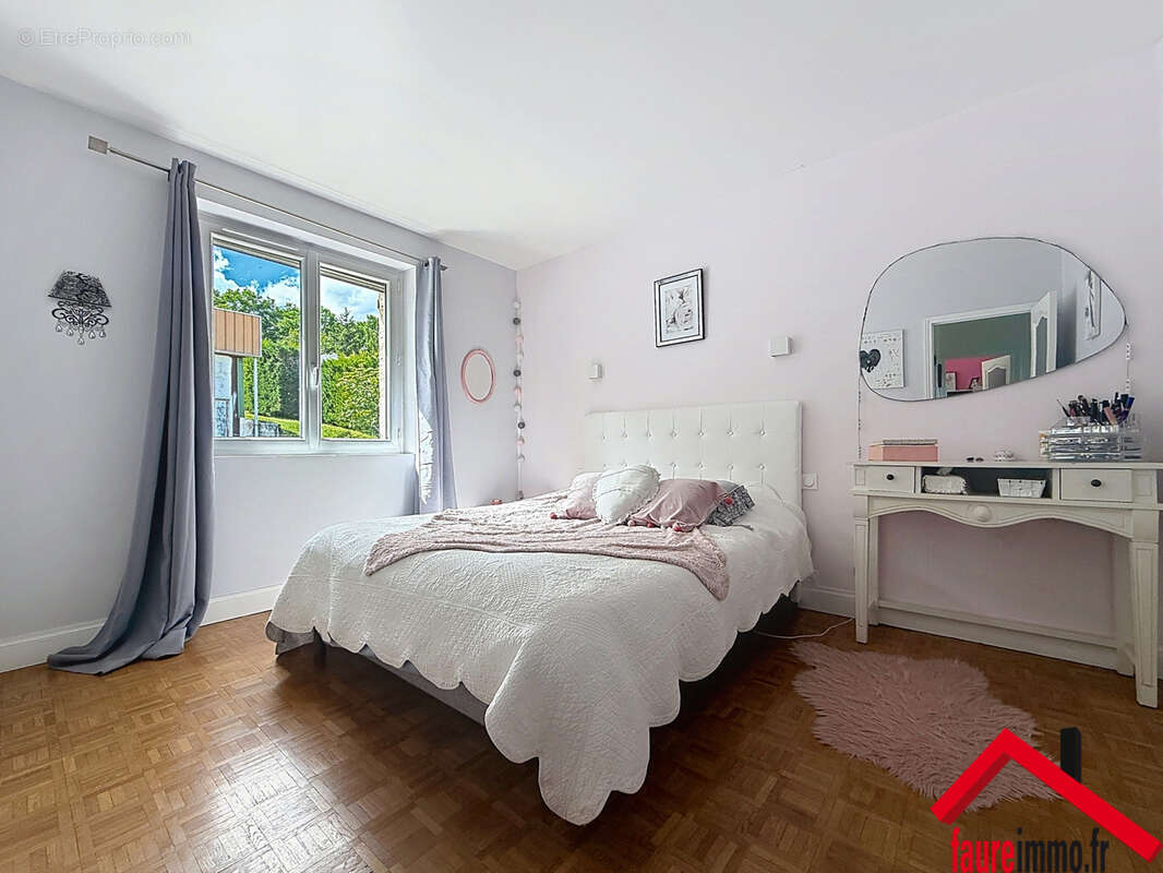 Maison à OBJAT