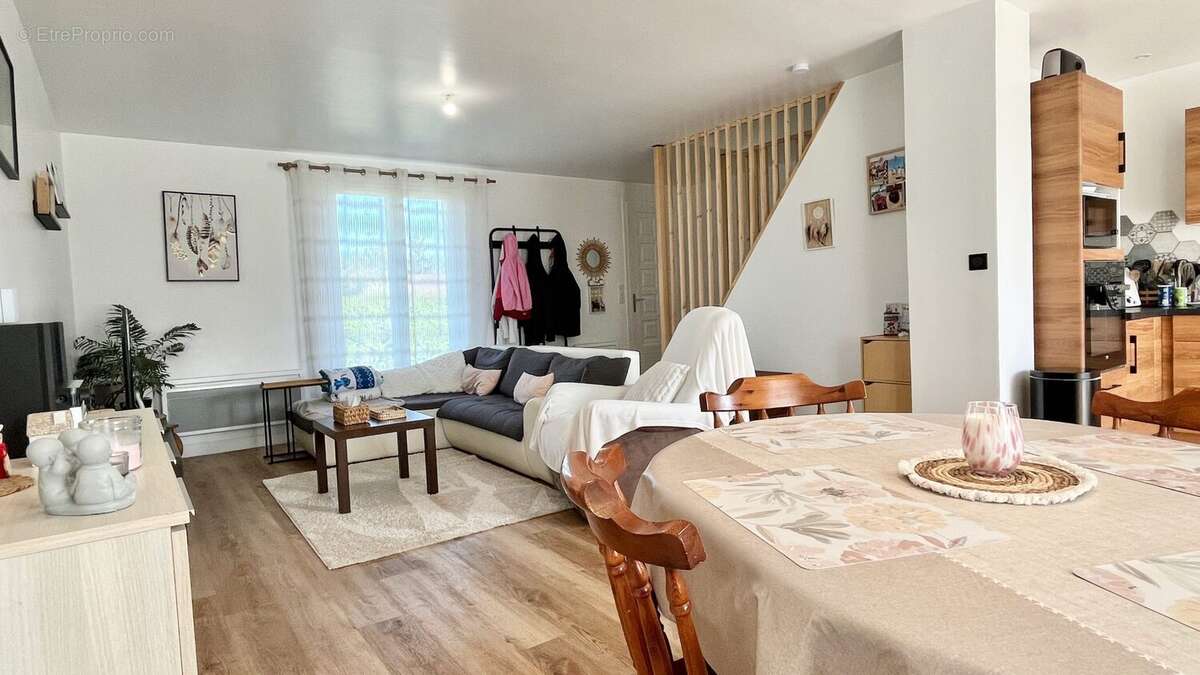 Maison à BONNETABLE