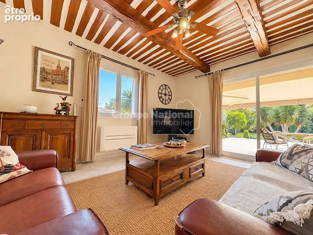 Salon-de-Provence (Bel-Air) : Propriété sur 5000 m² avec piscine - photo 4