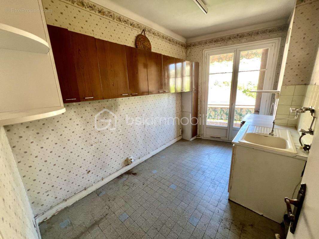 Nice Saint Roch 06300 - Appartement T4 à rafraîchir  - Ascenseur - Centre ville - photo 5