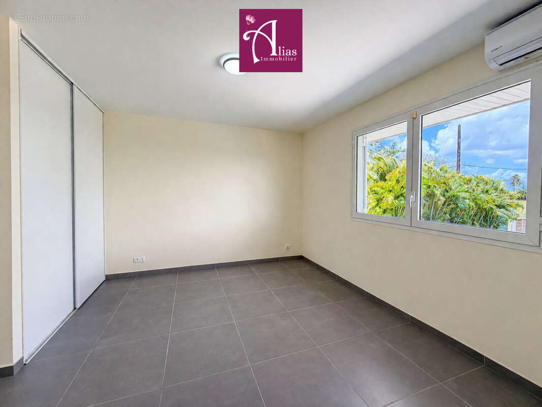 Maison à PETIT-BOURG