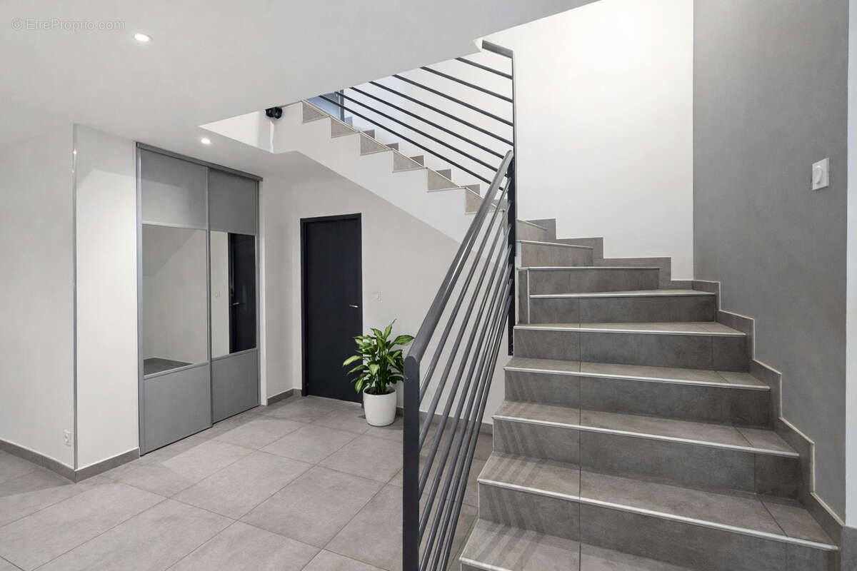 Maison familiale contemporaine avec  de beaux volumes - photo 9