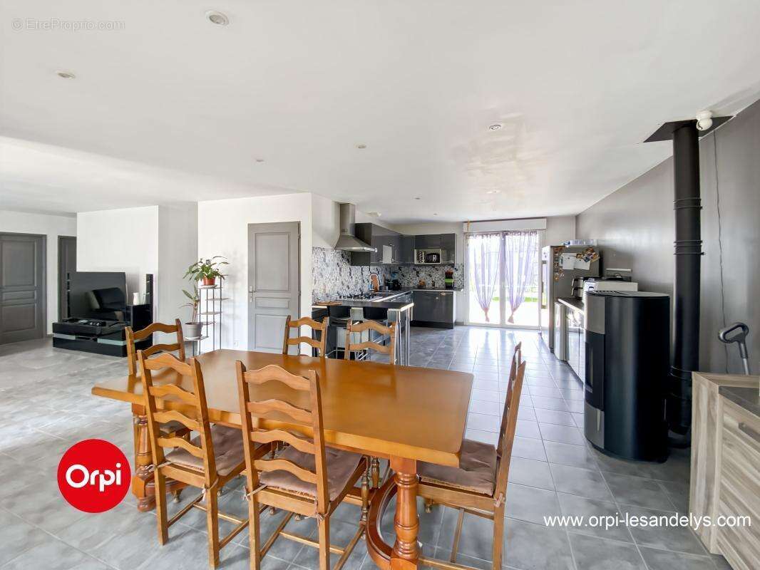 À Vendre Pavillon RT2012 - séjour (42 m²)  3 chambres  Terrain 812 m² - photo 8