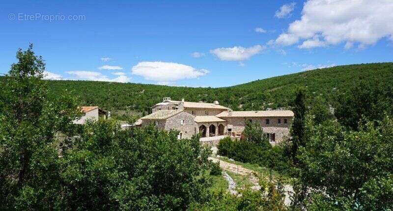 Maison 550 m² à Banon  - photo 3