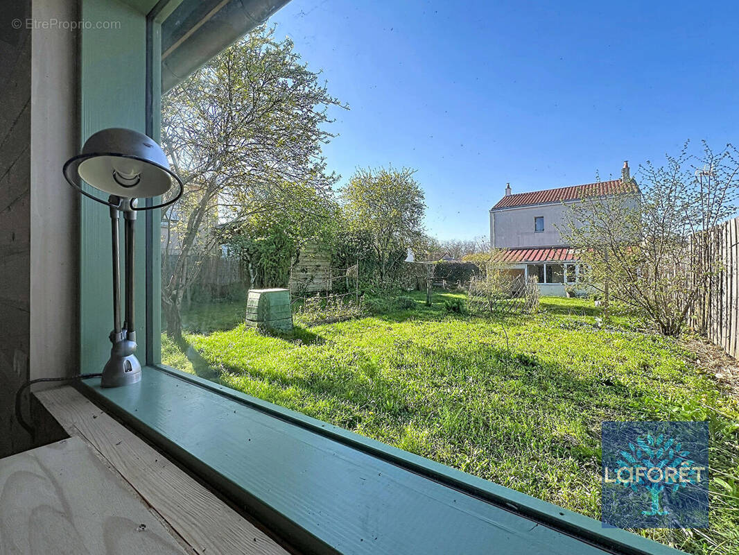 Maison à LA CHAIZE-LE-VICOMTE