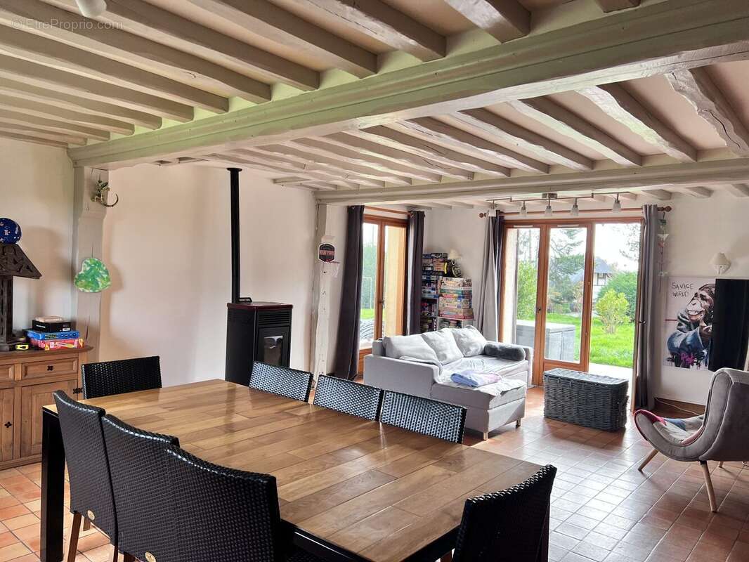 Maison à SURVILLE