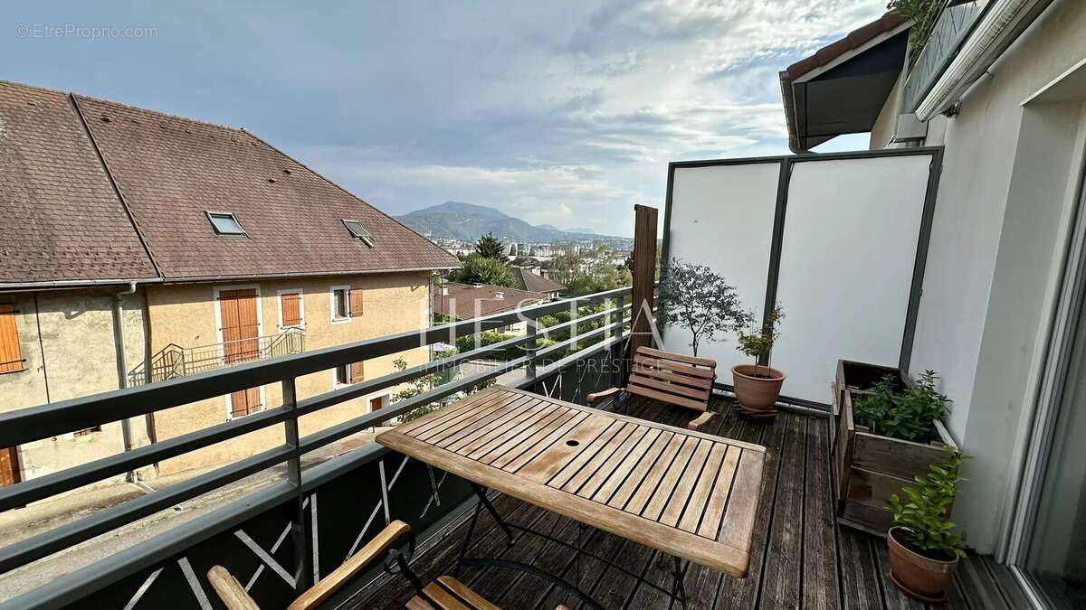 Annecy-le-Vieux – T2 lumineux avec grand balcon et garage fermé - photo 2
