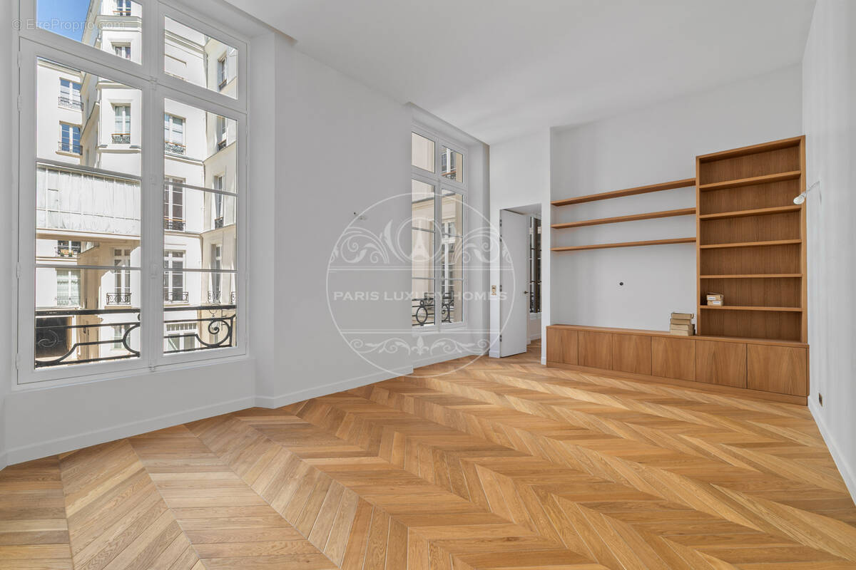 Appartement à PARIS-1E