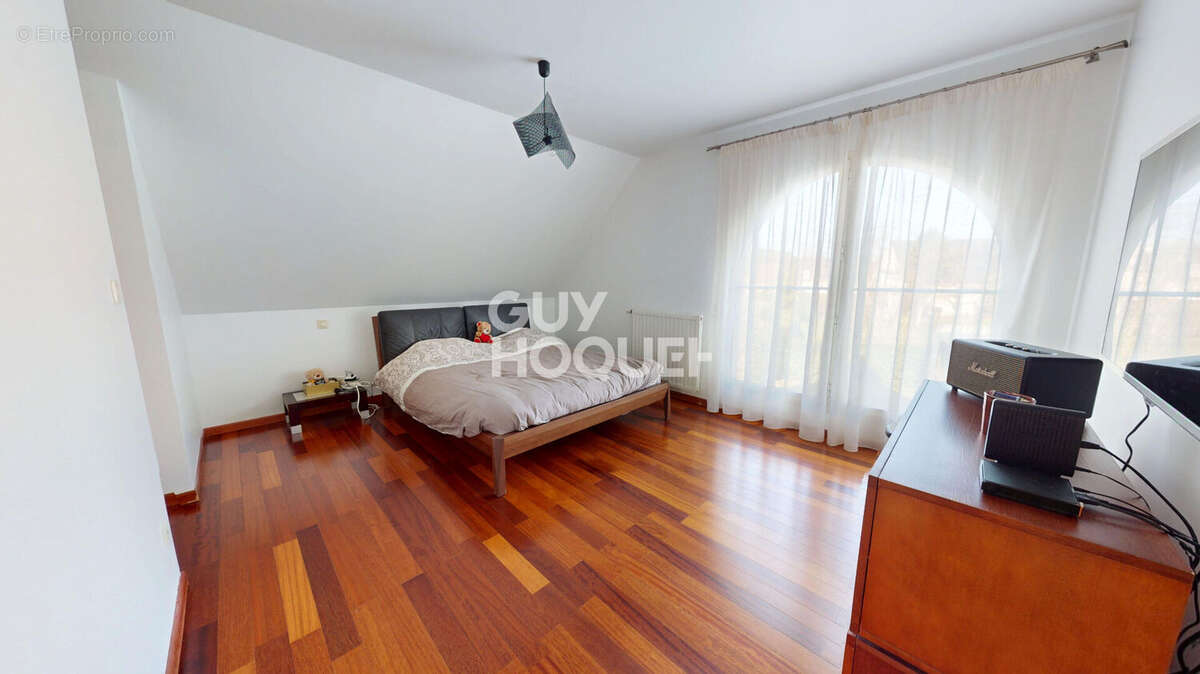 Maison à SAINT-CYR-SUR-LOIRE