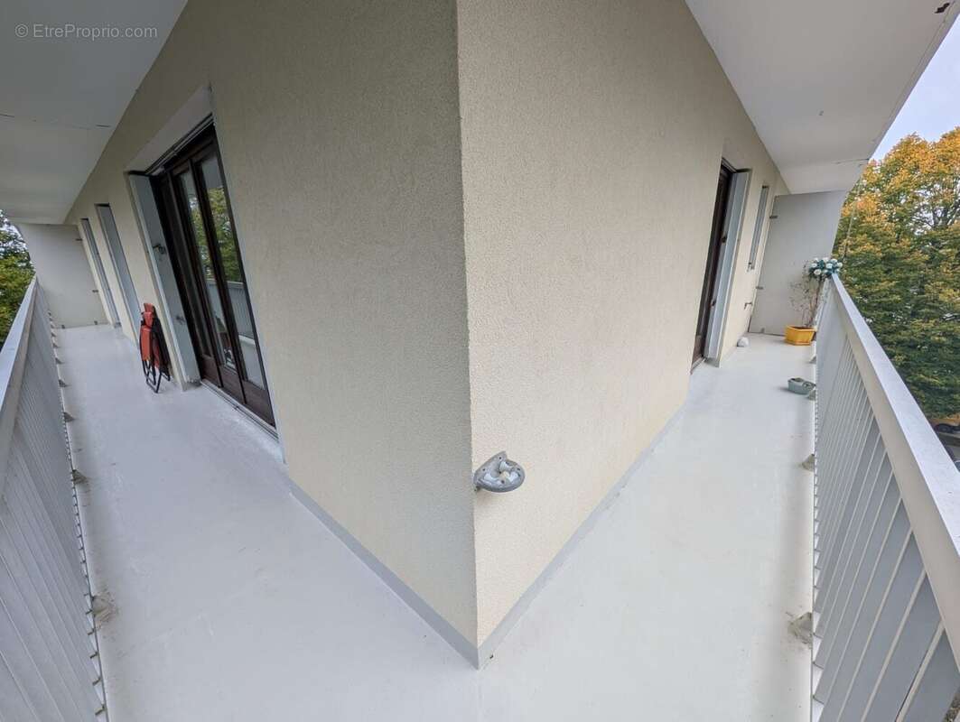 Appartement à LES CLAYES-SOUS-BOIS